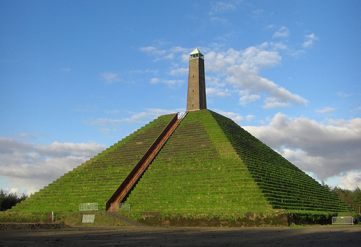 Pyramide van Austerlitz.