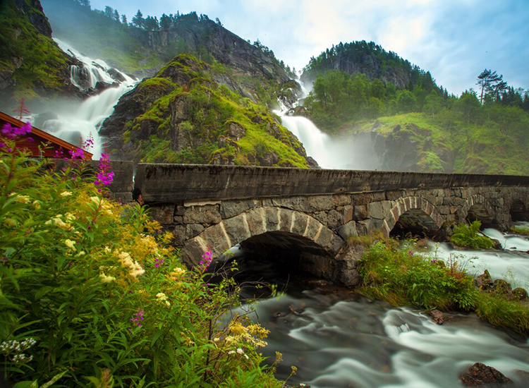 Låtefoss waterval Noorwegen