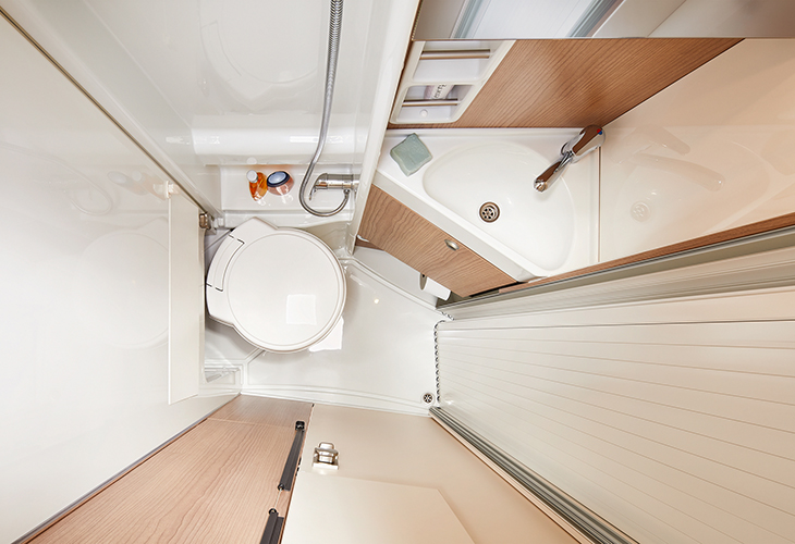 Malibu Van first class – two rooms 640 LE RB badkamer