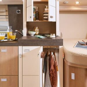 Malibu Van first class – two rooms 640 LE RB kast