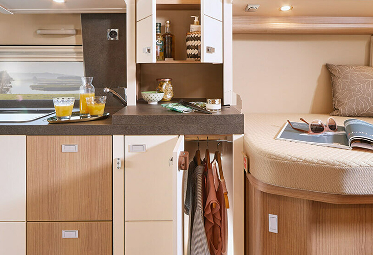 Malibu Van first class – two rooms 640 LE RB kast
