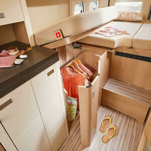 Malibu Van first class – two rooms 640 LE RB opbergruimte