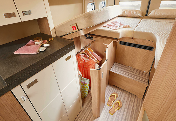 Malibu Van first class – two rooms 640 LE RB opbergruimte