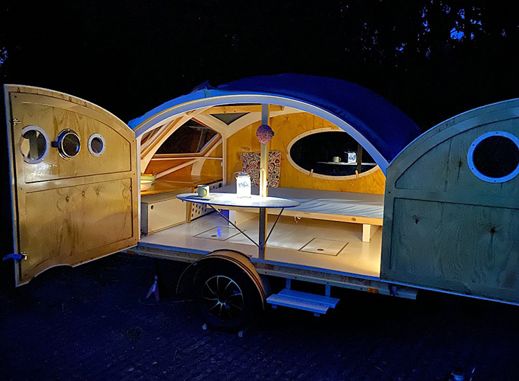 Roomy minicaravan