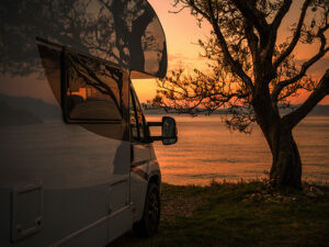 camper zonsondergang